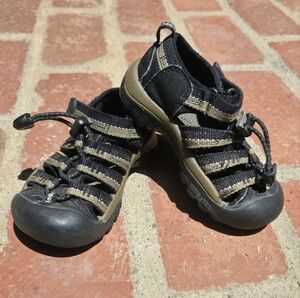 KEEN Newport Toddler 9 Black/Brn Closed Toe Summer Sport Sandal Machine Washable
